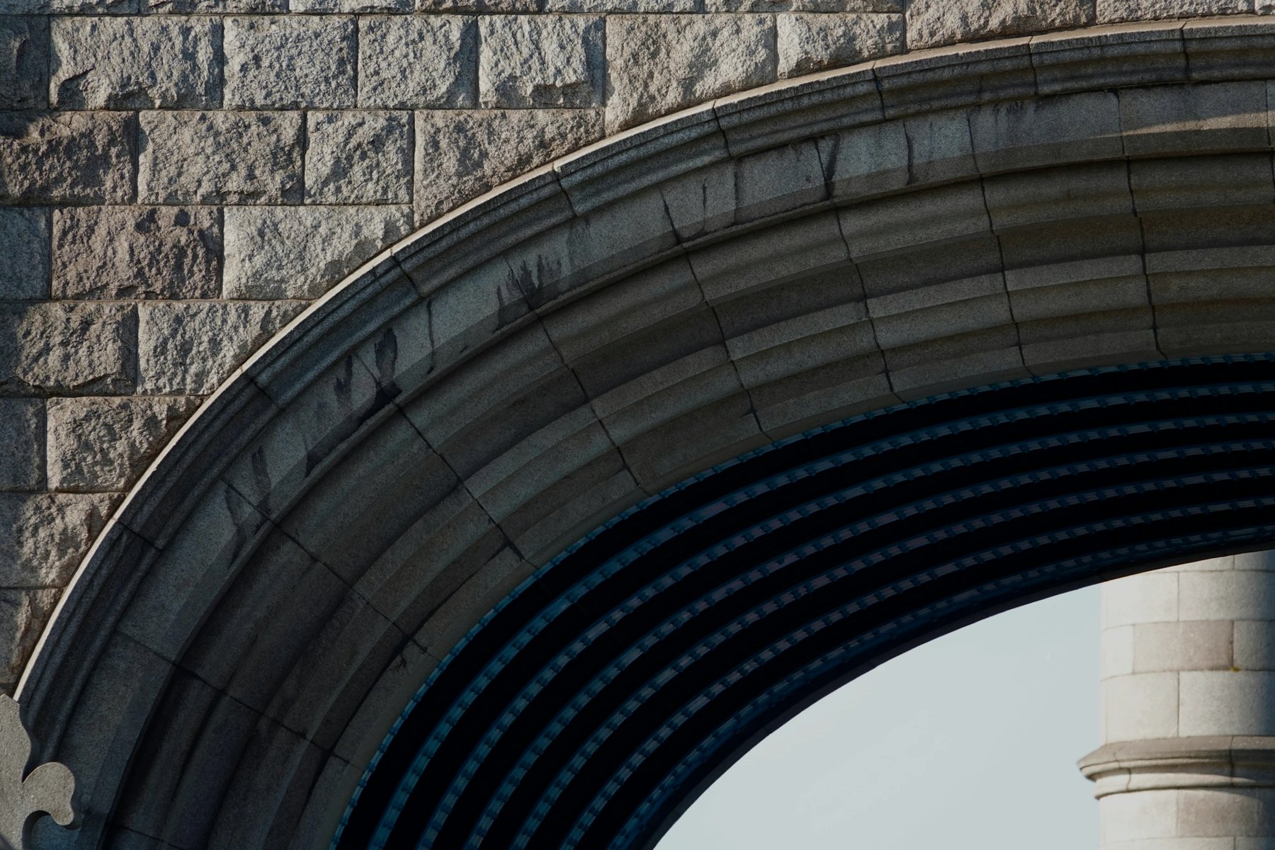 A stone arch and its keystone